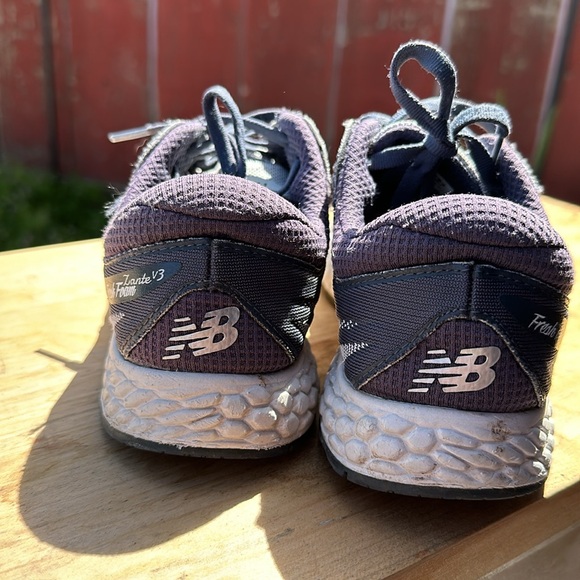 New balance - Picture 3 of 6